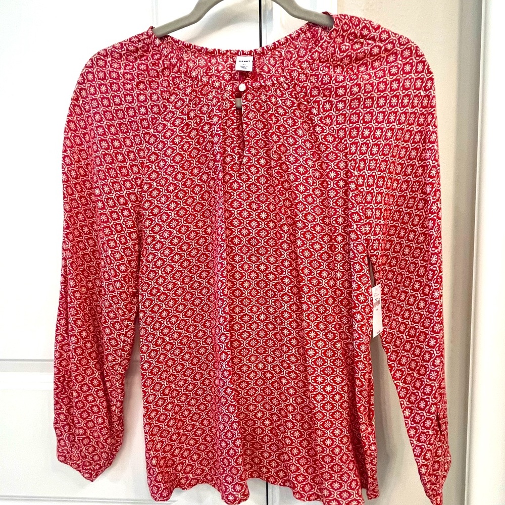 Old navy XS long sleeve red print blouse.